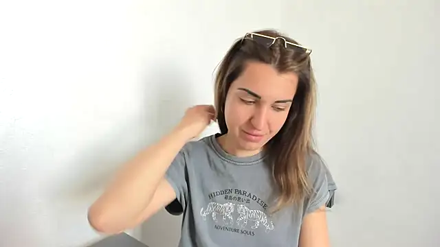 summmmersky1 online show from 04/21/26, 09:04