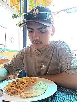 NicoKinggs  online show from 04/18/26, 03:49