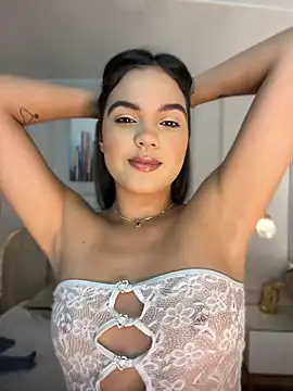 Bella-Ferrer online show from 04/18/26, 07:07