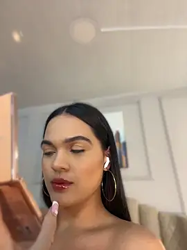 Snapshot of Bella-Ferrer chatting on 05/07/26, 06:13 Bella-Ferrer online show from 05/07/26, 06:13