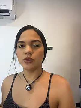 Snapshot of Bella-Ferrer chatting on 07/30/26, 06:18 Bella-Ferrer online show from 07/30/26, 06:18