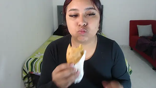 candymorena69 online show from 05/25/26, 12:44