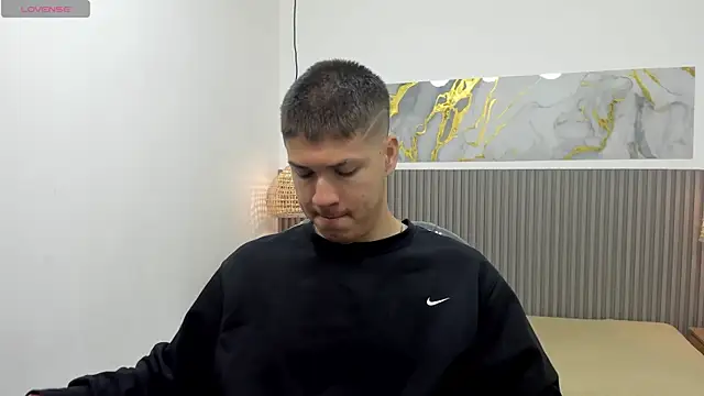 AlessandroFranco online show from 04/14/26, 01:17