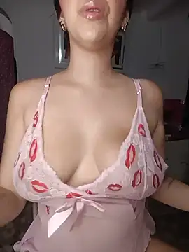 Kitty Loveee online show from 06/14/26, 10:23