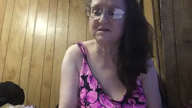 Snapshot of milfmichelle69 chatting on 05/20/26, 01:34 milfmichelle69 online show from 05/20/26, 01:34