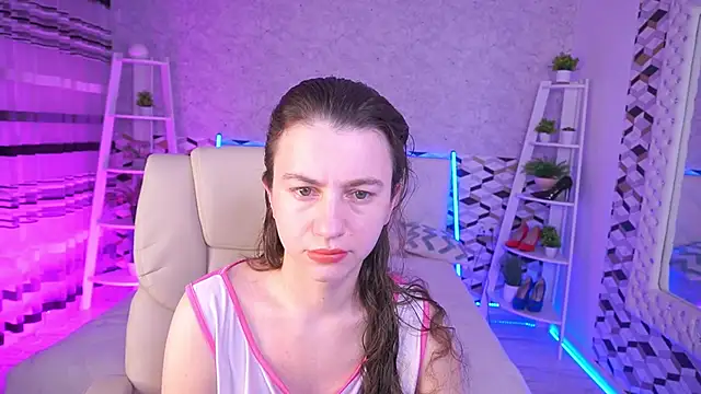 Snapshot of LittleJulii chatting on 05/27/26, 04:09 LittleJulii online show from 05/27/26, 04:09