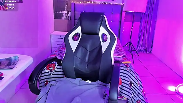 liam scoot  online show from 04/01/26, 08:37