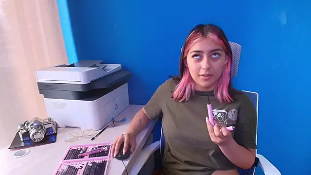 PinkyyPieee  online show from 04/08/26, 03:01