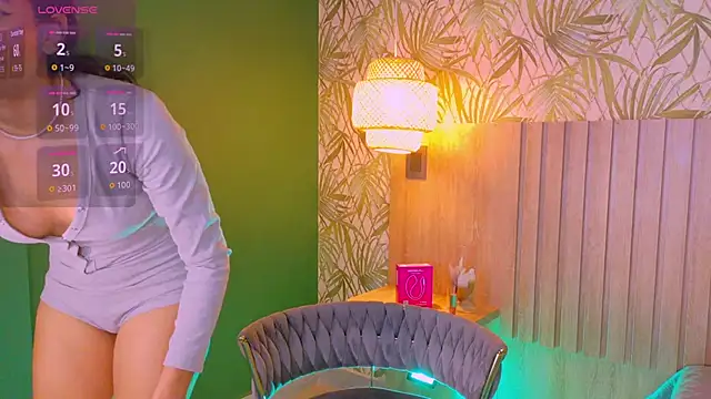 EmmaCollins01 online show from 04/18/26, 04:11