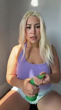 mxmxee online show from 04/22/26, 02:18