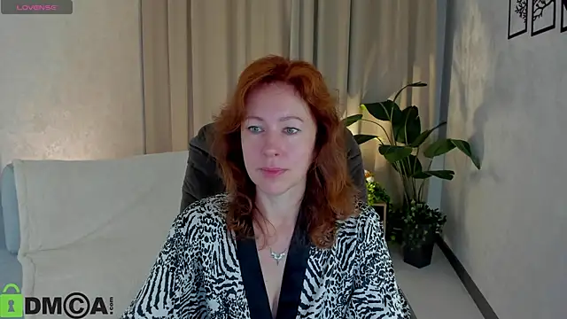 Snapshot of LeticiaRomano chatting on 05/17/26, 03:59 LeticiaRomano online show from 05/17/26, 03:59