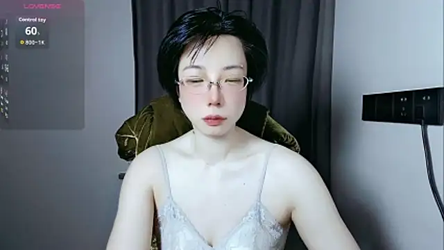 Snapshot of lin_lin_520_520 chatting on 05/18/26, 04:02 lin lin 520 520 online show from 05/18/26, 04:02