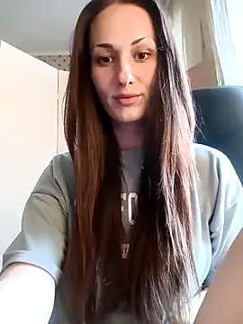 LunaCrystall online show from 05/06/26, 04:12