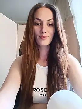 Snapshot of LunaCrystall chatting on 06/06/26, 04:12 LunaCrystall online show from 06/06/26, 04:12