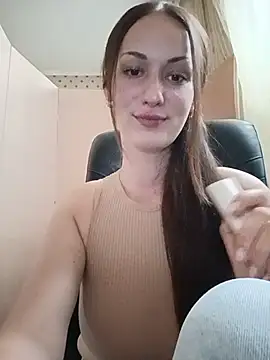 Snapshot of LunaCrystall chatting on 07/10/26, 04:31 LunaCrystall online show from 07/10/26, 04:31