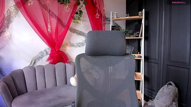 AphroditeSweett online show from 04/13/26, 08:58