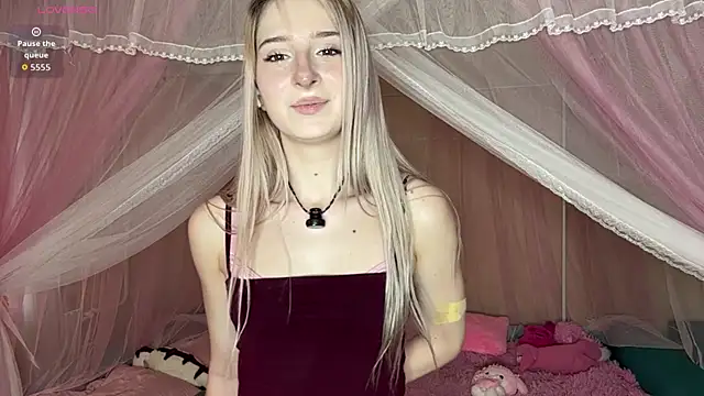 OnlyEva1 online show from 05/04/26, 08:10