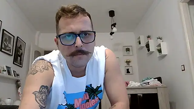 Snapshot of yanick931 chatting on 05/10/26, 11:32 yanick931 online show from 05/10/26, 11:32