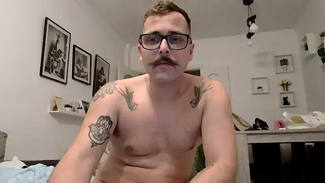 Snapshot of yanick931 chatting on 05/15/26, 11:56 yanick931 online show from 05/15/26, 11:56