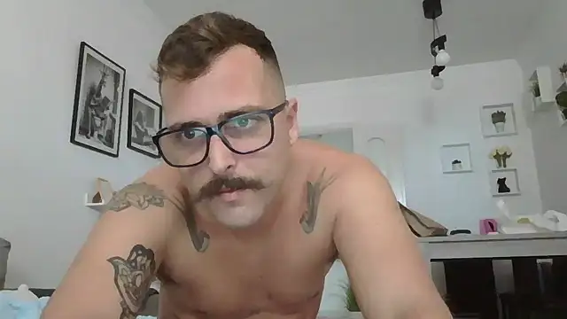 Snapshot of yanick931 chatting on 05/16/26, 10:36 yanick931 online show from 05/16/26, 10:36