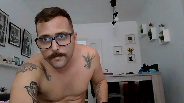 Snapshot of yanick931 chatting on 06/10/26, 12:59 yanick931 online show from 06/10/26, 12:59