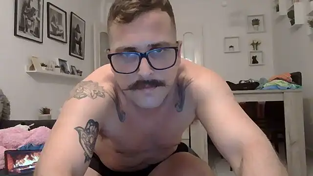 Snapshot of yanick931 chatting on 06/14/26, 02:24 yanick931 online show from 06/14/26, 02:24