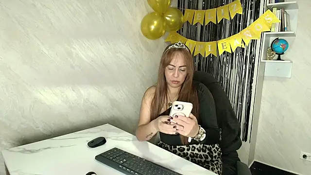 Helenn Moore online show from 04/10/26, 01:49