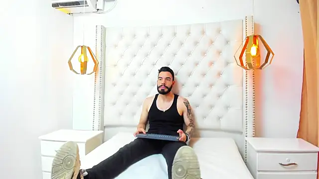 JEAN LEWIS2 online show from 04/17/26, 07:39