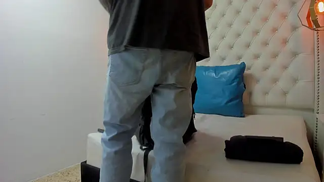 JEAN LEWIS2 online show from 04/21/26, 01:42