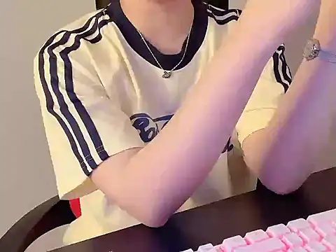Snapshot of hunhun122 chatting on 06/11/26, 12:32 hunhun122 online show from 06/11/26, 12:32
