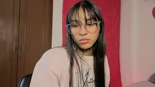 Snapshot of PaulaCutexs chatting on 05/11/26, 02:39 PaulaCutexs online show from 05/11/26, 02:39