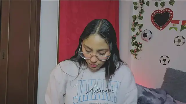 Snapshot of PaulaCutexs chatting on 07/01/26, 04:25 PaulaCutexs online show from 07/01/26, 04:25