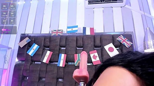 Snapshot of NinaBloom_ chatting on 07/18/26, 01:04 NinaBloom online show from 07/18/26, 01:04