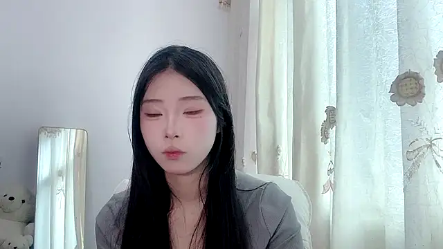 yiyibaby2026 online show from 04/12/26, 02:38