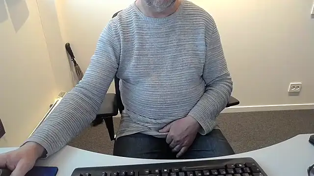 Snapshot of Buggemann chatting on 05/11/26, 03:56 Buggemann online show from 05/11/26, 03:56