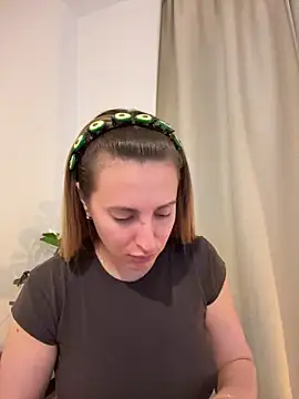 Snapshot of EvaRyen_ chatting on 05/14/26, 04:47 EvaRyen online show from 05/14/26, 04:47