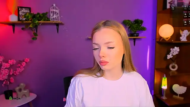 Snapshot of maddy_moah chatting on 05/25/26, 05:02 maddy moah online show from 05/25/26, 05:02