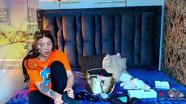 Abril Fox   online show from 06/11/26, 12:32