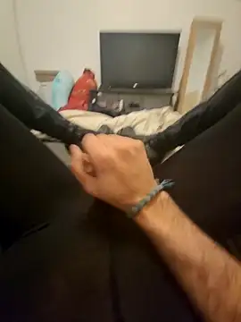 bootslove1 online show from 04/12/26, 12:54