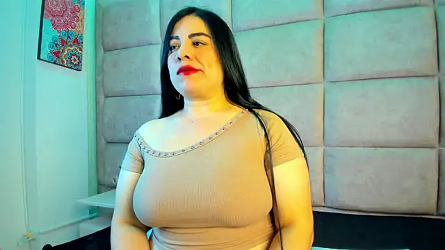 Snapshot of Emilyy_Moon_ chatting on 05/23/26, 02:50 Emilyy Moon online show from 05/23/26, 02:50
