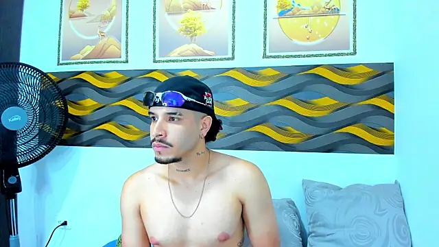 Leon Hotx online show from 04/21/26, 07:28