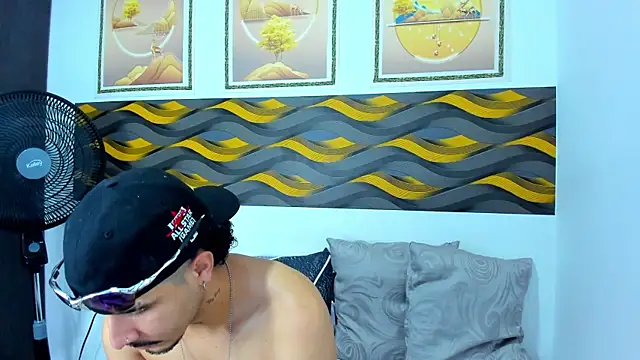 Leon Hotx online show from 04/27/26, 07:23
