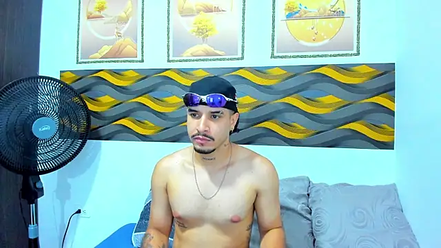 Leon Hotx online show from 05/01/26, 07:29