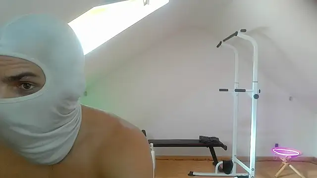 Snapshot of NinjaLaser chatting on 07/05/26, 11:39 NinjaLaser online show from 07/05/26, 11:39