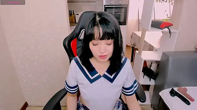 Snapshot of Akiko_Yun chatting on 10/14/25, 11:00 Akiko Yun online show from 10/14/25, 11:00