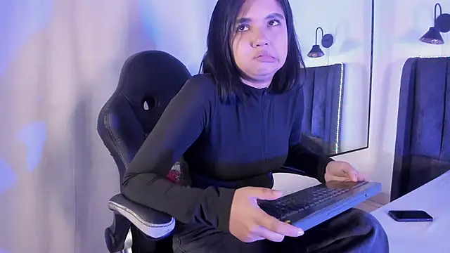 selena  smith1 online show from 04/20/26, 05:32