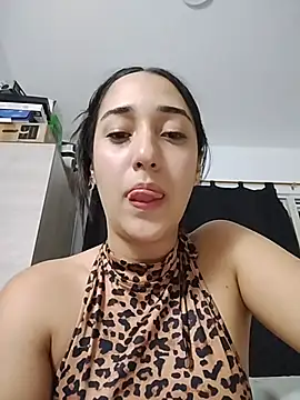 isabellaHill2 online show from 05/05/26, 06:10