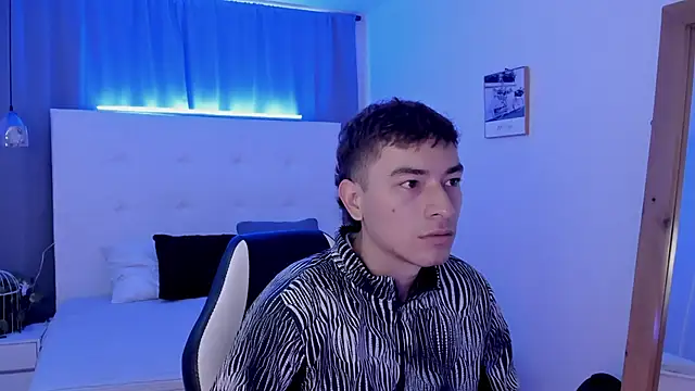 Snapshot of Thiago_2003_ chatting on 04/18/26, 12:09 Thiago 2003 online show from 04/18/26, 12:09