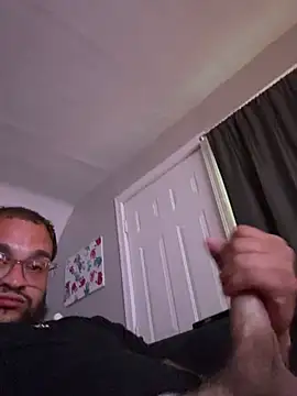 Snapshot of bigpappiii09 chatting on 07/16/26, 01:11 bigpappiii09 online show from 07/16/26, 01:11