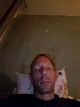 Snapshot of jongen_ehv chatting on 08/03/26, 12:53 jongen ehv online show from 08/03/26, 12:53